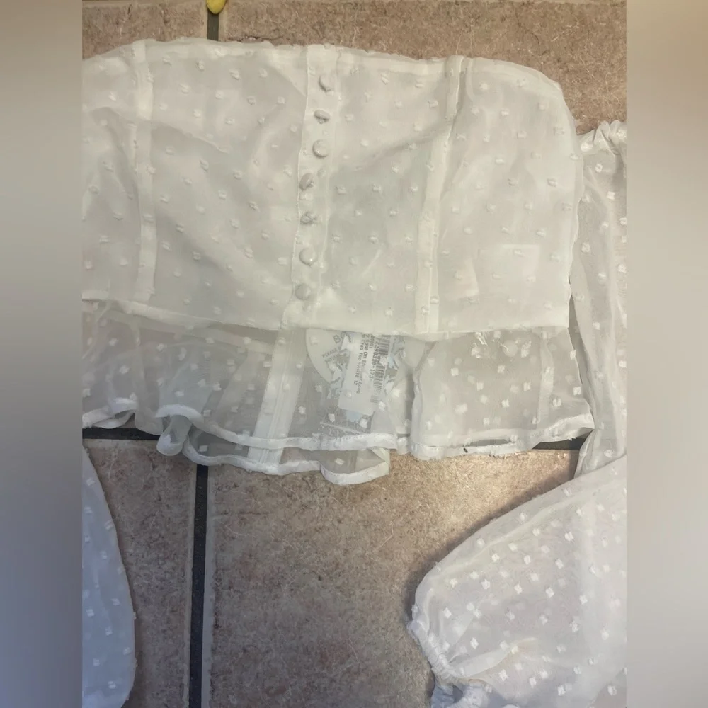 Boohoo Dobby Spot Off Shoulder Long Sleeve Crop Top NWT - Picture 5 of 10